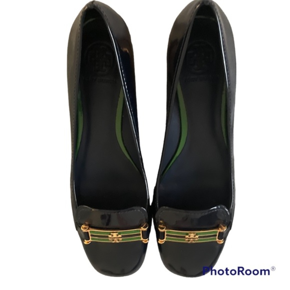 Tory Burch vintage classic navy patent leather with green accent and logo